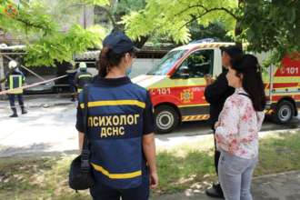 Фото: Главное управление ГСЧС Украины в Одесской области (Facebook) В Одессе двухэтажный дом обрушился на парковку с автомобилями