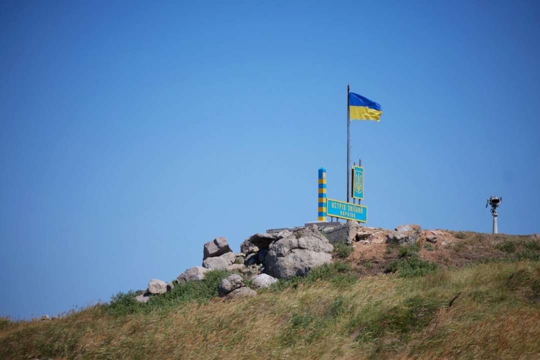 Українські військові розмінували острів Зміїний/Фото: wikipedia.org Виявили безпілотники та гранатомети окупантів: українські військові провели розмінування Зміїного
