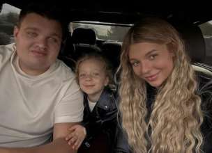 Настя с дочерью и мужем / Фото: Instagram Настя с дочерью и мужем