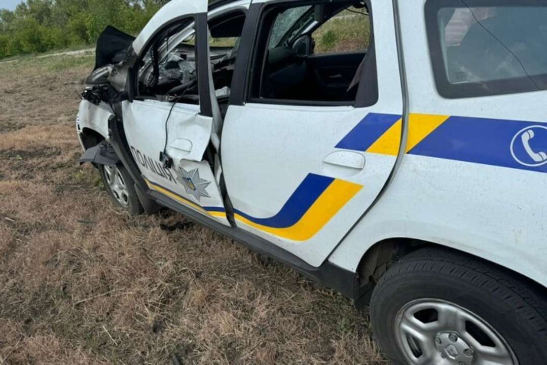 У Вовчанську росіяни обстріляли автомобіль поліції під час евакуації