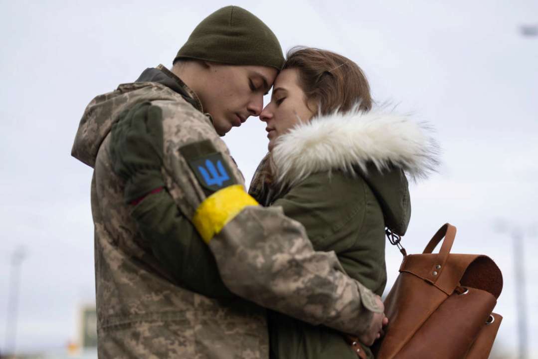 Зеленский подписал закон об отсрочке для тех, чьи родственники погибли на войне/Фото: Dan Kitwood/Getty Images Зеленский подписал закон об отсрочке для военнообязанных, лишившихся родственников на войне