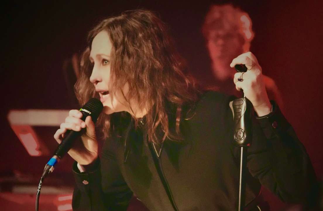 Вера Фармига / Фото: instagram.com/verafarmiga Вера Фармига и Gogol Bordello исполнили легендарную "Червону руту" в поддержку Украины