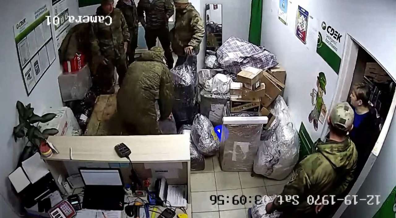 Росіяни відправляють в Білорусі награбоване в Україні