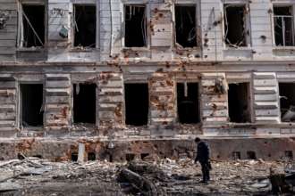 Чи варто евакуюватися з Харкова: відповідь глави ОВА/Фото: Chris McGrath/Getty Images Необхідності в евакуації з Харкова немає – Синєгубов