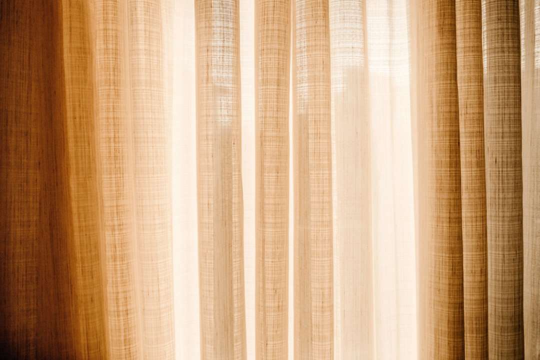 Чим випрати тюль/Фото: Unsplash Чим випрати тюль/Фото: Unsplash