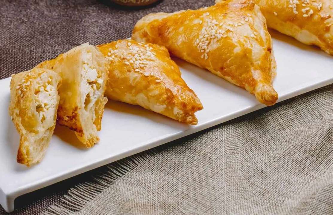 Ідеальний перекус: швидкі пиріжки з куркою без зайвих зусиль. Відеорецепт
