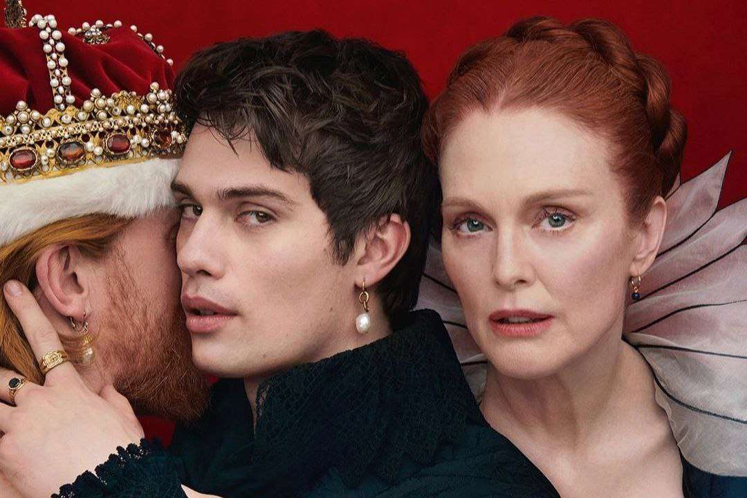Вышел официальный трейлер мини-сериала "Мэри и Джордж" / Фото: Instagram/nicholasgalitzine Джулианна Мур учит молодую звезду "Пурпурных сердец" соблазнять короля в сериале "Мэри и Джордж"