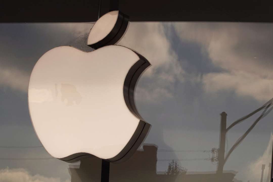 Apple оштрафували на значну суму через порушення / Фото: Scott Olson/Getty Images