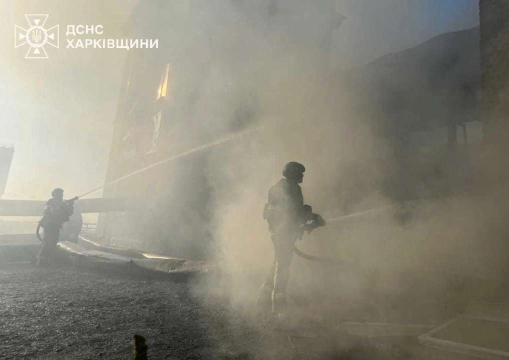 росіяни вдарили по адмінбудівлі в Козачій Лопані/Фото: ДСНС Росіяни вдарили по адмінбудівлі в Козачій Лопані/Фото: ДСНС