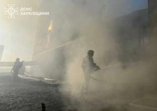 росіяни вдарили по адмінбудівлі в Козачій Лопані/Фото: ДСНС Росіяни вдарили по адмінбудівлі в Козачій Лопані/Фото: ДСНС