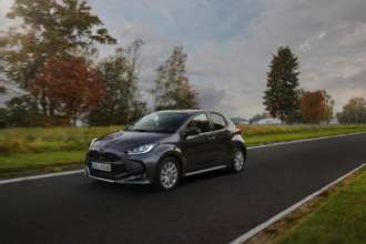 Mazda представила новый гибридный хэтчбек/Фото: Mazda Mazda