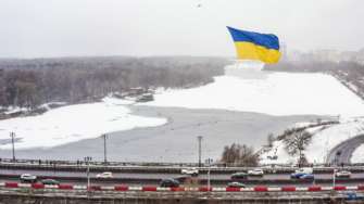 В День Соборности Украины над Киевом запустили огромный флаг/Фото: Facebook.com/DronariumUkraine В День Соборности Украины над Киевом запустили огромный флаг