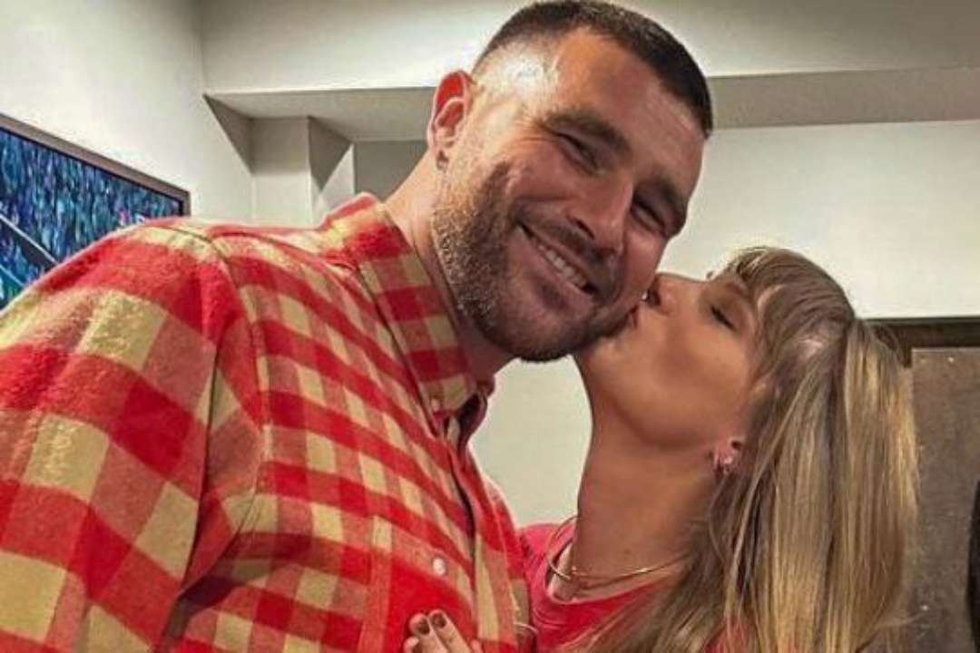Тейлор Свифт и Трэвис Келси не скрывают свои чувства / Фото: Chariah Gordon/Instagram Поцелуи и объятия: Тейлор Свифт и Трэвис Келси не скрывают свои чувства