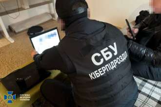 СБУ підозрює блогера з Києва у створенні фейкових новин про Україну для росіян / Фото: t.me/SBUkr СБУ підозрює блогера з Києва у створенні фейкових новин про Україну для росіян / Фото: t.me/SBUkr