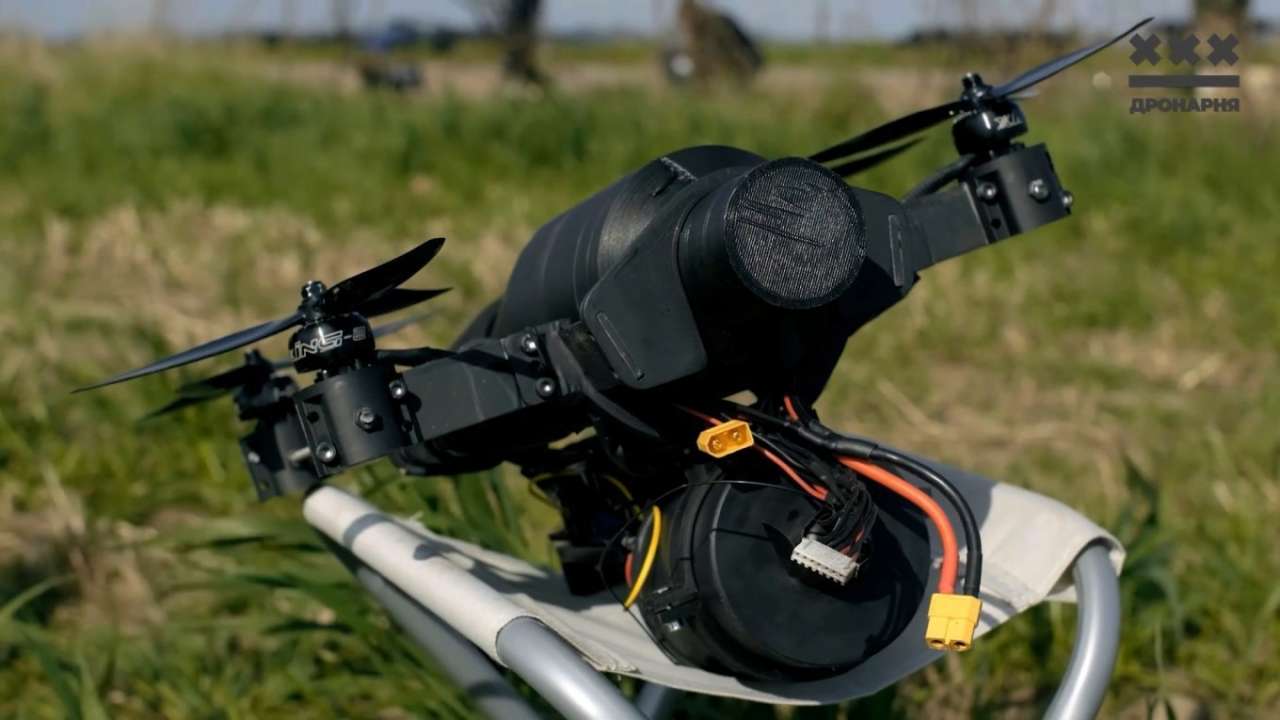 "Дронарня" показала образец украинского FPV-дрона с оптоволокном / Фото: Дронарня FPV-дрон