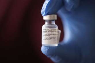 Фото: gettyimages Pfizer поставить в Україну ще 10 млн доз вакцин