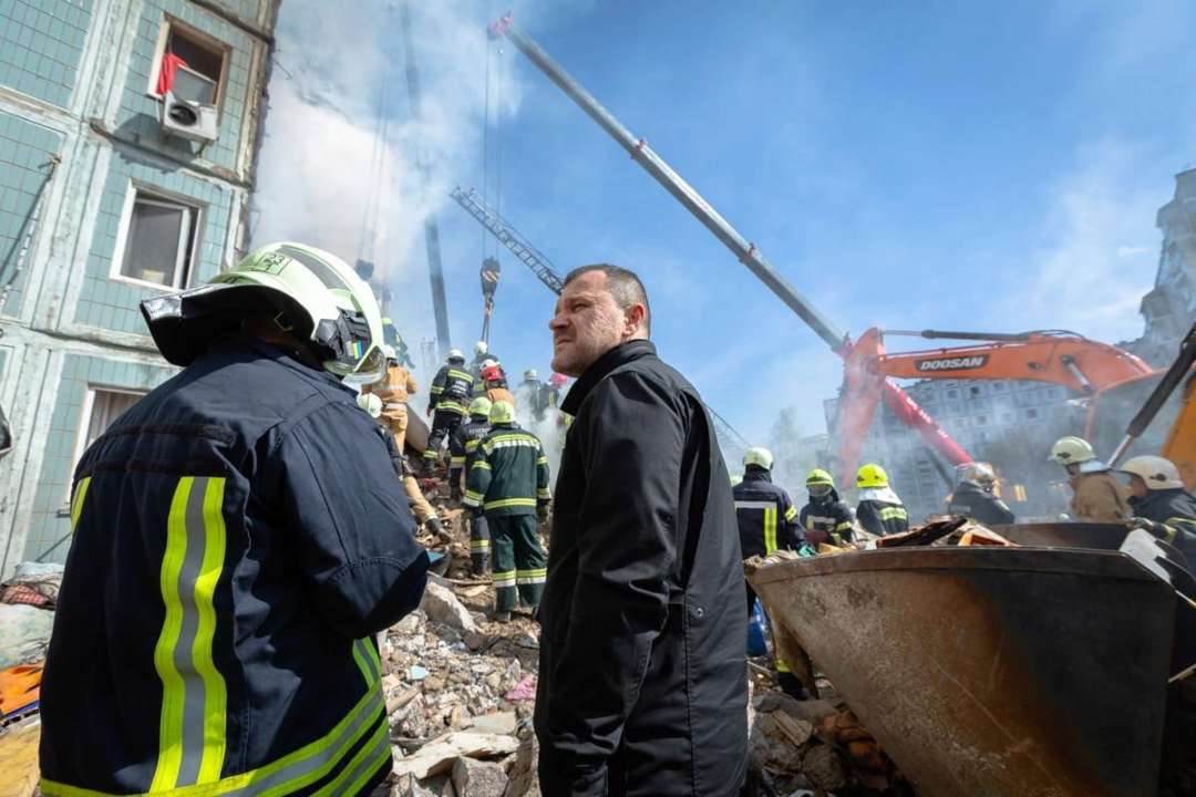 На месте трагедии развернут оперативный штаб и палатки На месте трагедии развернут оперативный штаб и палатки
