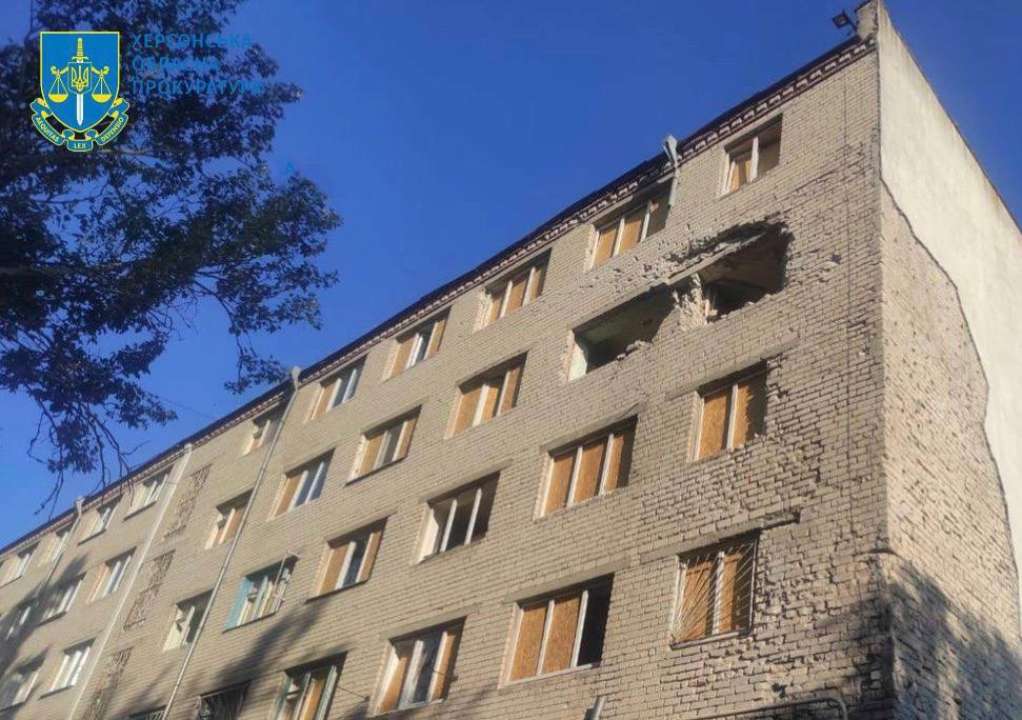 Россияне обстреляли Херсон/Фото: Херсонская областная прокуратура Россияне обстреляли Херсон/Фото: Херсонская областная прокуратура