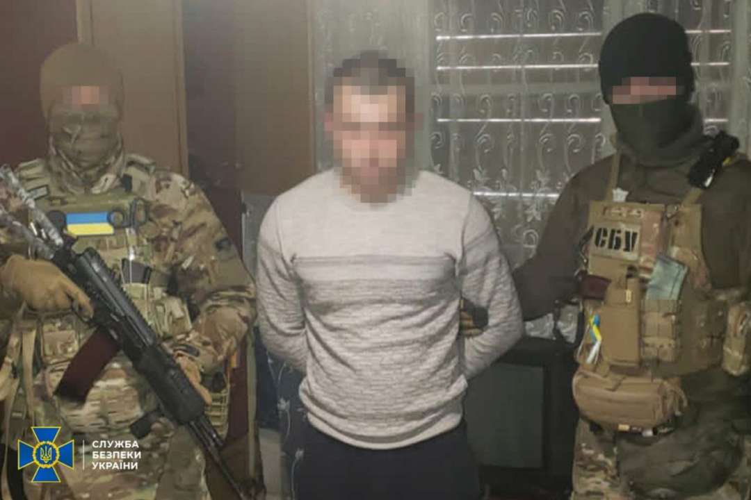 16 лет тюрьмы получил сбежавший с поля боя дезертир и "сливая" рашистам позиции ВСУ под Бахмутом/Фото: СБУ