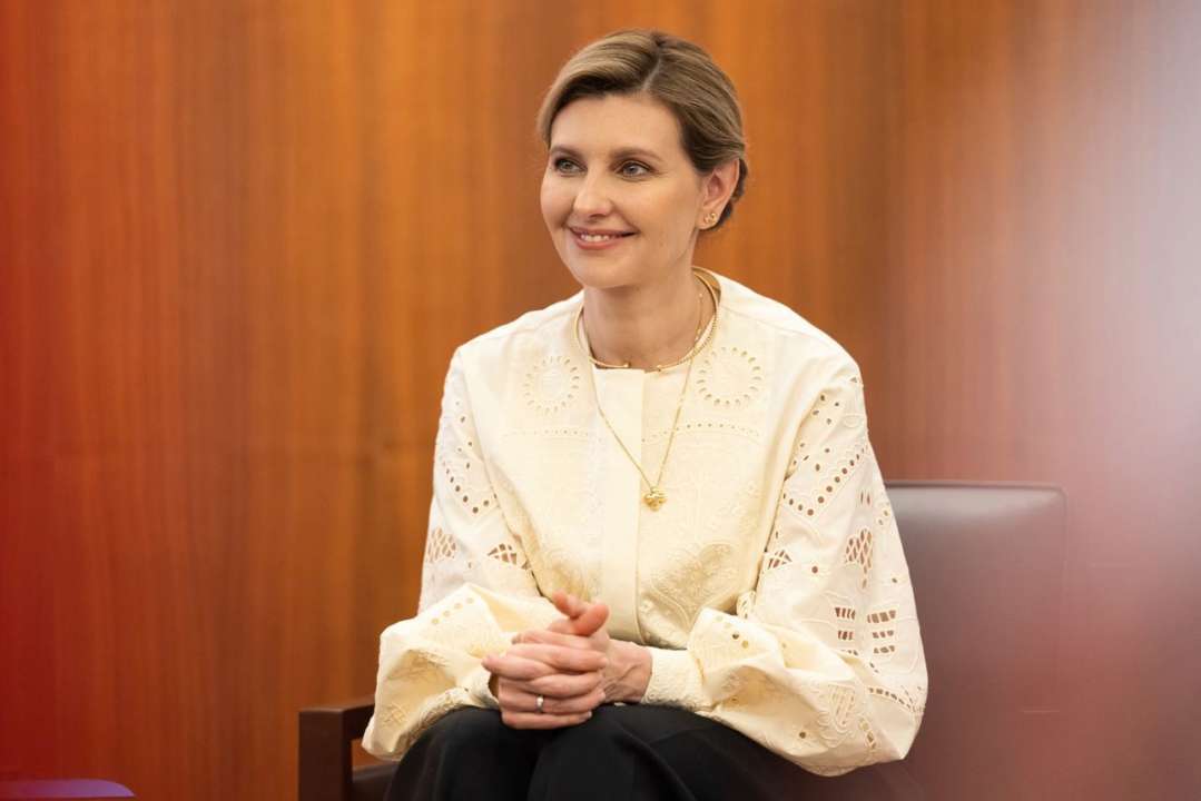 Олена Зеленська з'явилася у ніжній вишиванці/Фото: Олена Зеленська/Telegram Олена Зеленська з'явилася на робочій зустрічі в Сеулі у ніжній вишиванці