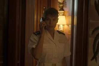 Мишель Андраде появилась в сериале "Корона" / Кадр из сериала "Корона"/Netflix Мишель Андраде появилась в сериале "Корона": кого сыграла певица. Видео