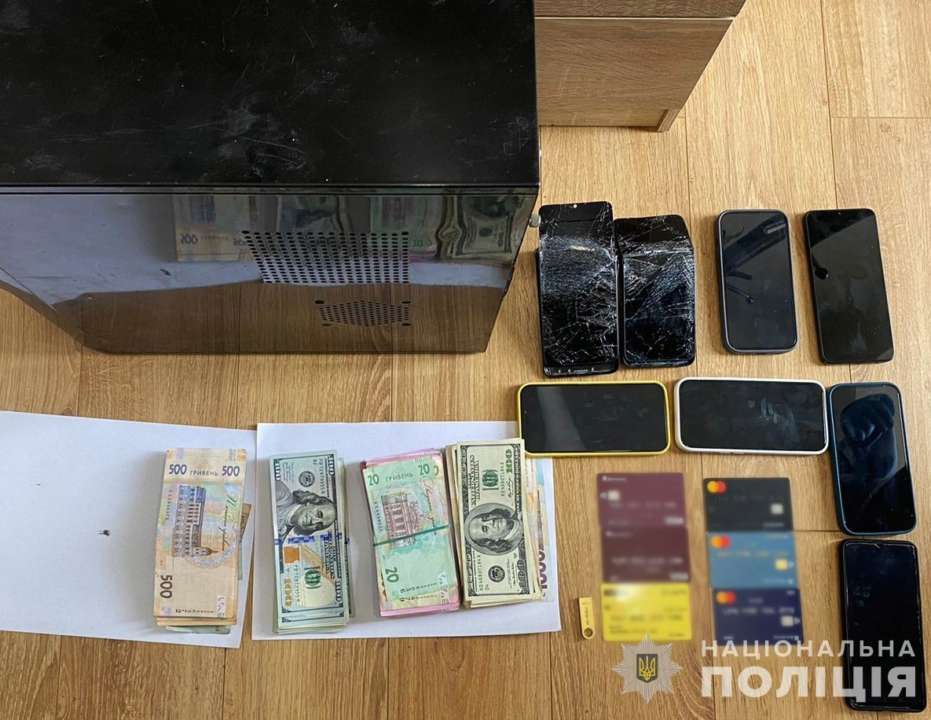 Зловмисники створювали та розсилали фішингові посилання під виглядом оформлення соціальної допомоги Пропонували фінансову допомогу: у Харкові викрили діяльність групи шахраїв