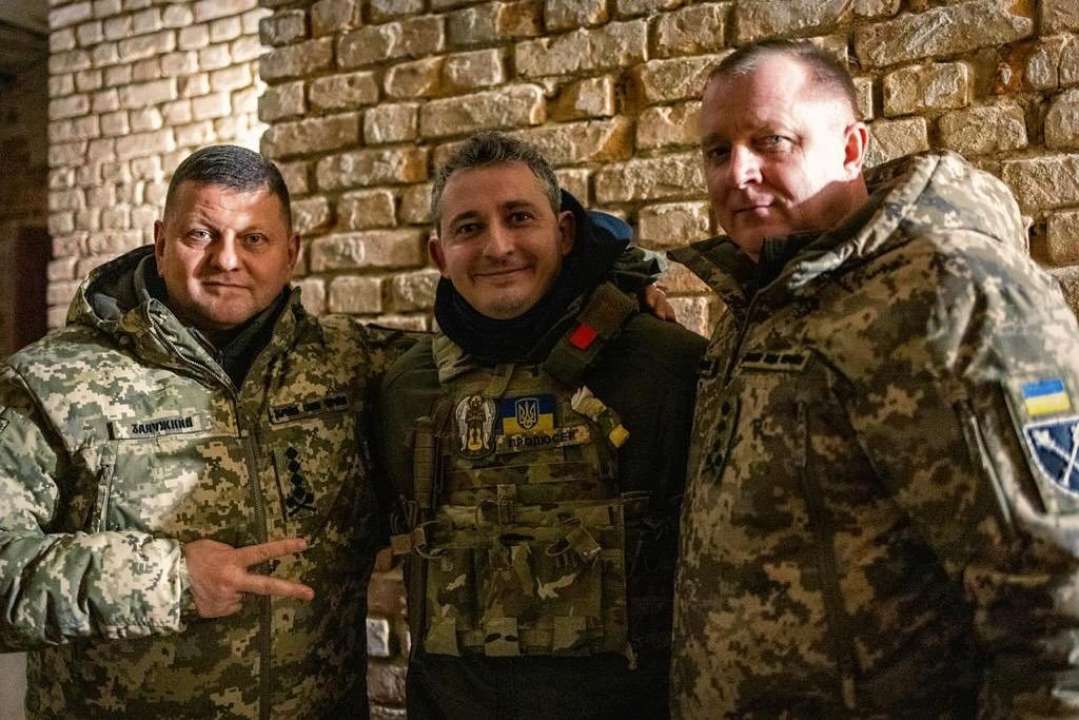 "Такое подделать невозможно": Коля Серга раскрыл детали встречи на передовой с Валерием Залужным