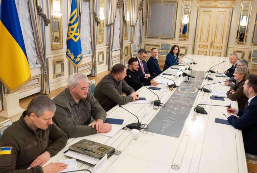 Зеленський обговорив із главою МЗС Канади підготовку двостороннього документа про гарантії безпеки України Зеленський обговорив із главою МЗС Канади підготовку двостороннього документа про гарантії безпеки України