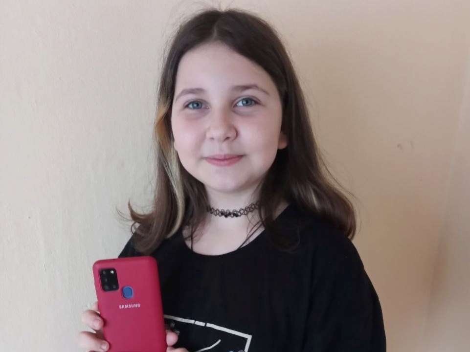 ВСУ вернули 10-летней девочке смартфон, который отобрали у нее оккупанты на блокпосту
