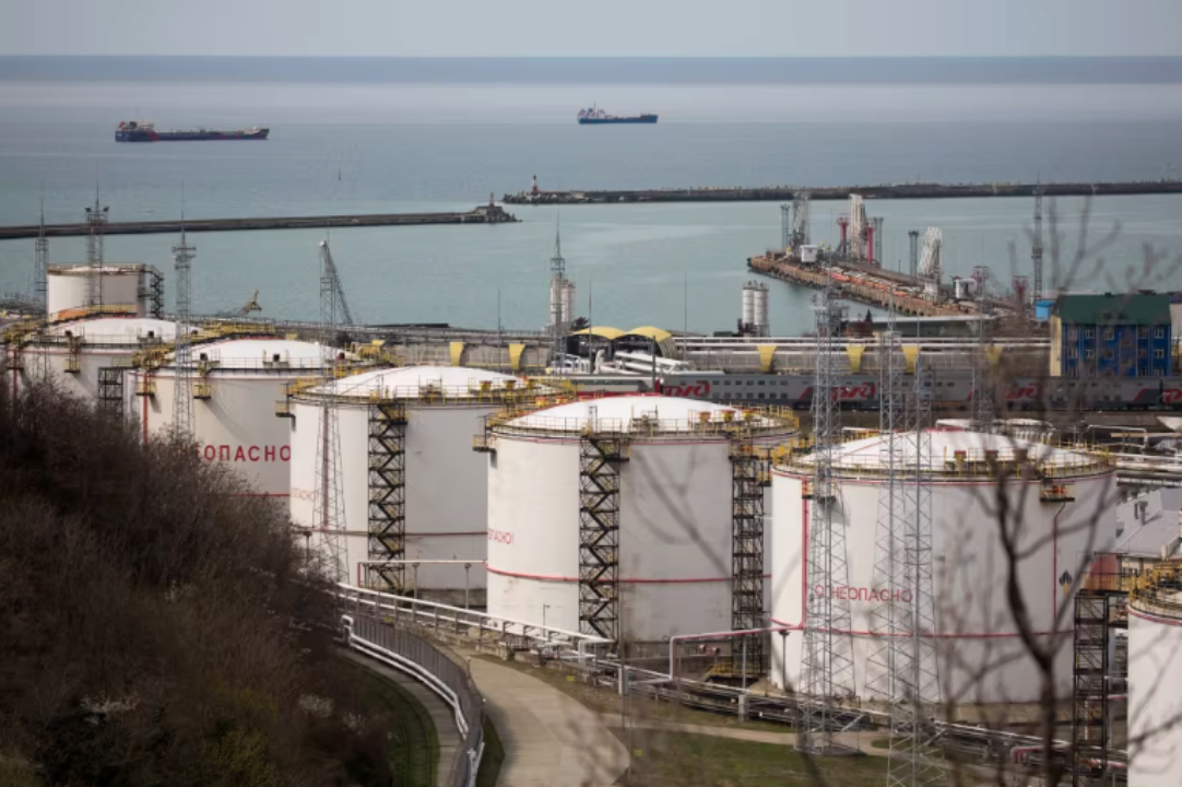 У рф планують злити воєдино "Роснефть", "Лукойл" та "Газпромнефть" У рф планують злити воєдино "Роснефть", "Лукойл" та "Газпромнефть"