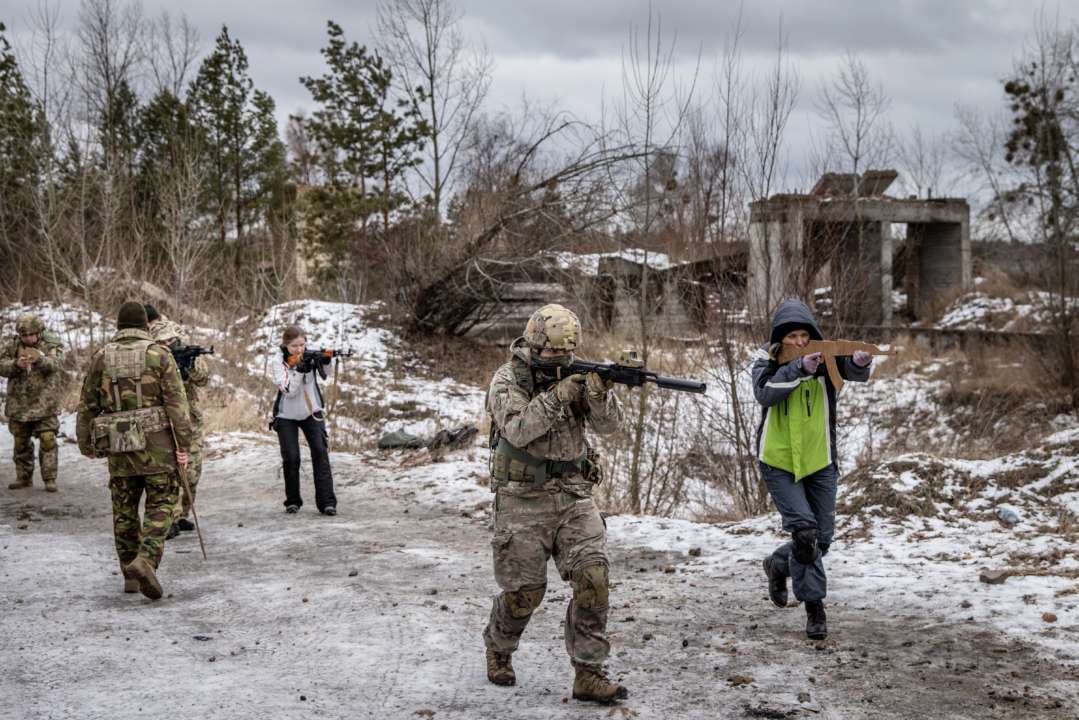 військові