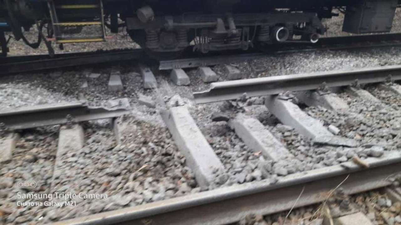 Стало відомо, яких збитків завдали окупанти по залізничним коліям. Фото: Укрзалізниця 23% залізничної мережі пошкоджено в Україні