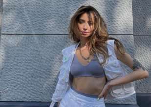 Надя Дорофеєва взяла участь в зйомках для українського Vogue/Фото: Instagram Світиться зсередини: Надя Дорофеєва у топі з перлів знялася для українського глянцю