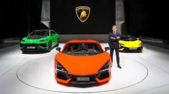 Фото: Lamborghini Lamborghini представила свій перший гібридний суперкар Revuelto. Фото