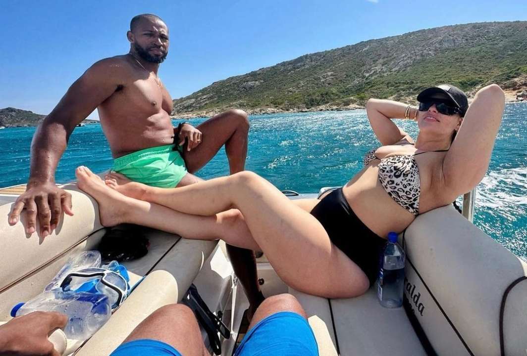 Эшли Грэм показала фигуру в купальнике / Фото: Instagram Plus-size модель Эшли Грэм показала фигуру в купальнике