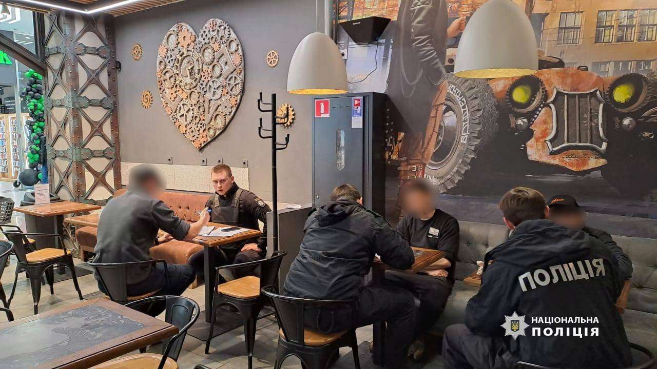 У Харкові 20-річний хлопець стріляв зі стартового пістолета / Фото: ГУНП у Харківській області
