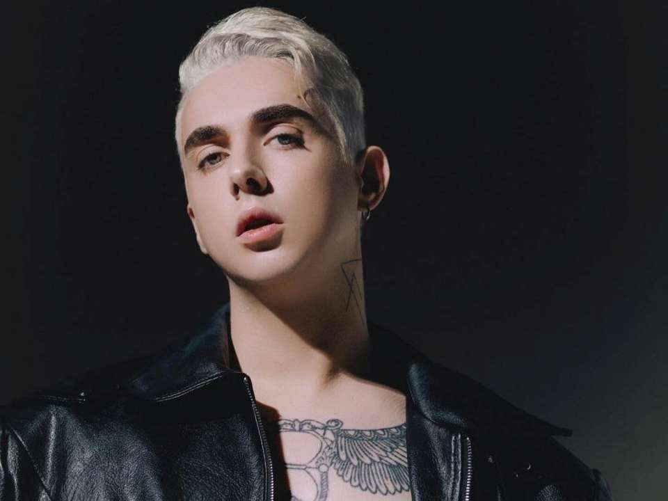 Секс втроем и одновременные отношения с двумя партнерами: MELOVIN ответил на провокационные вопросы