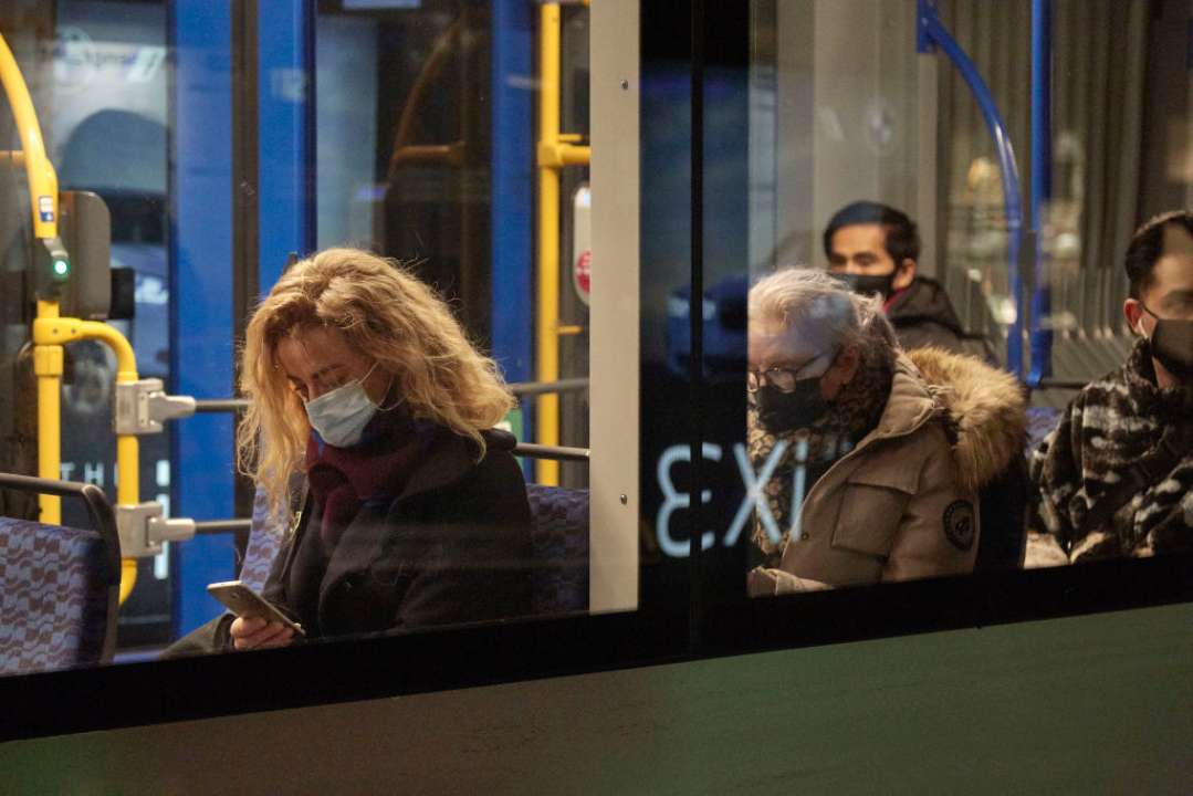 Концерт за 6 гривень: у Дніпрі жінка заспівала в трамваї. Відео