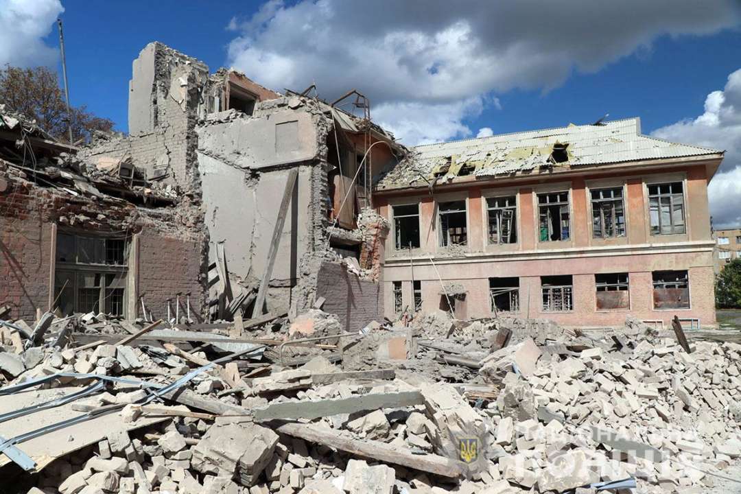 Россияне уничтожили Кураховскую гимназию/Фото: Национальная полиция