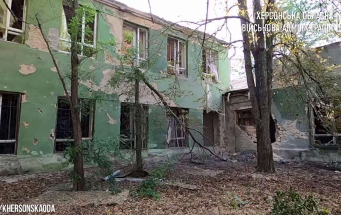 Окупанти обстріляли один із вишів Херсона: деталі
