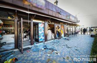 Наслідки удару по Запоріжжю 5 квітня/Фото: Нацполіція Наслідки удару по Запоріжжю 5 квітня/Фото: Нацполіція
