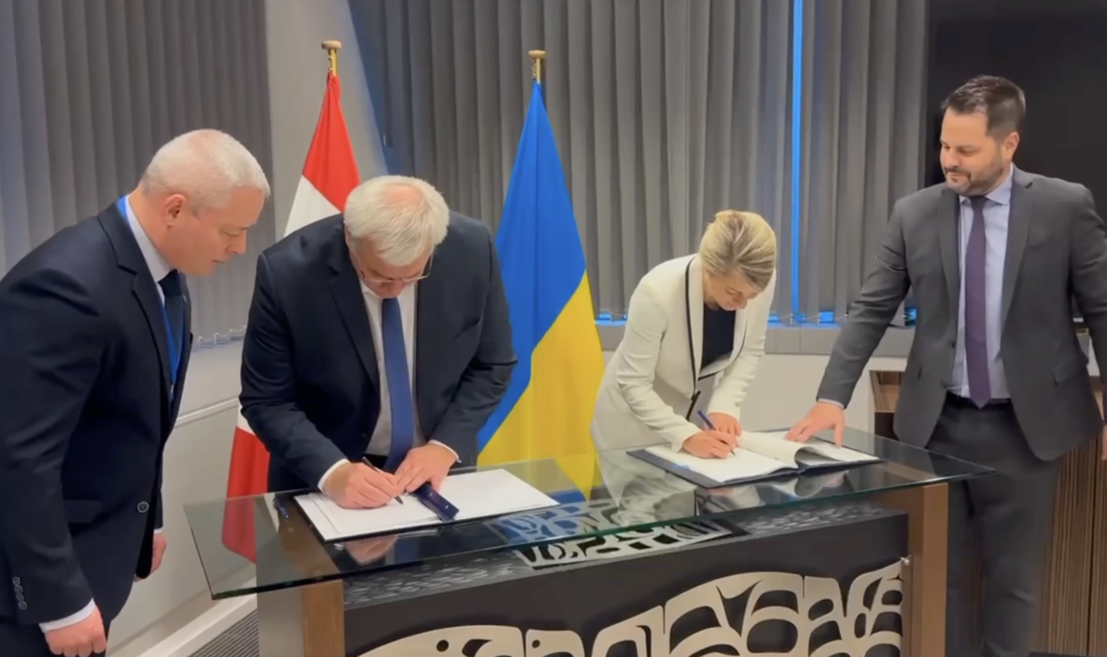 Україна й Канада підписали угоду про охорону інформації: деталі