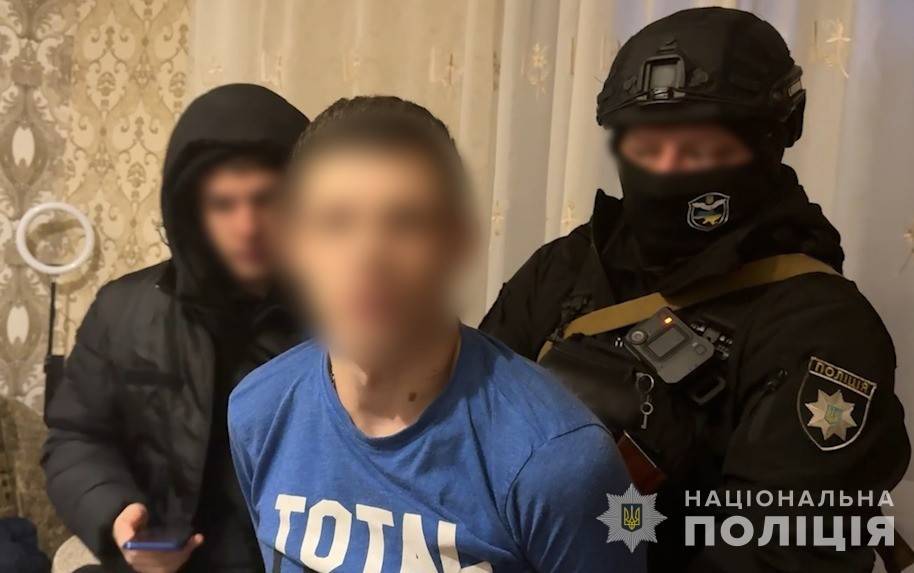 Шахраї привласнили 2,5 млн грн донатів на ЗСУ: викрили злочинну групу Шахраї привласнили 2,5 млн грн донатів на ЗСУ: викрили злочинну групу