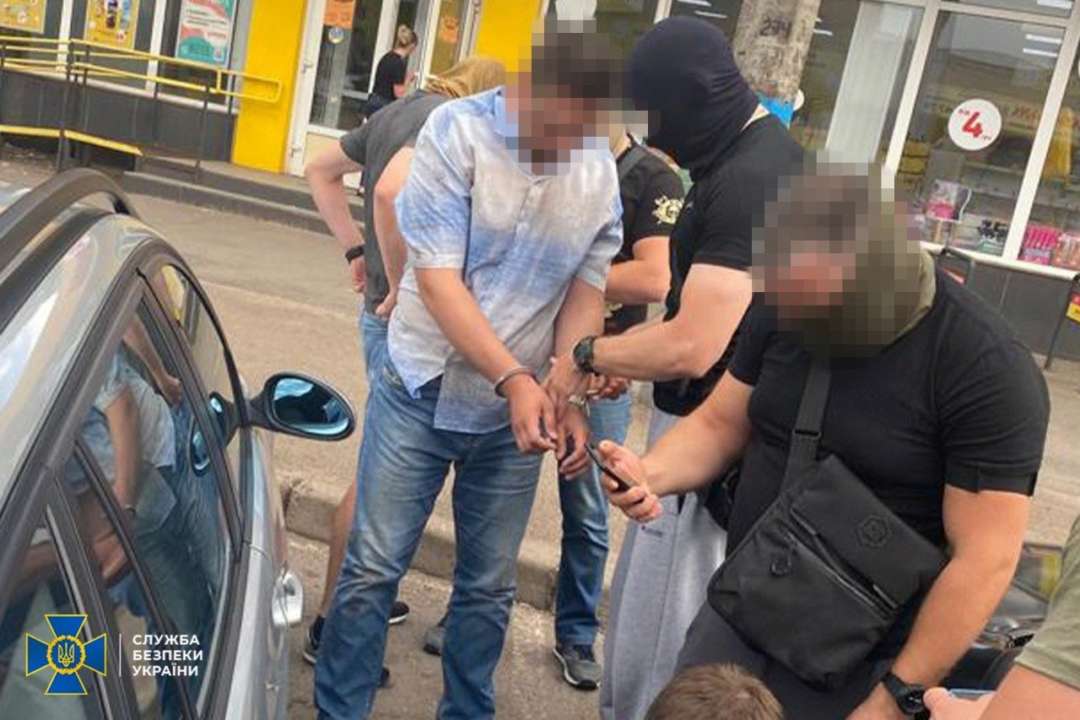 СБУ затримала колаборанта, який коригував ракетні удари по аеропорту Кривого Рогу/Фото: СБУ Коригував ракетні удари по аеропорту Кривого Рогу: СБУ затримала колаборанта