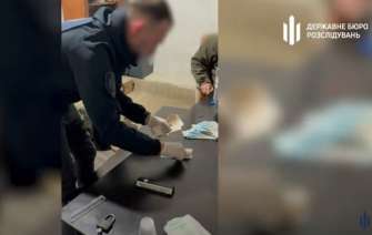 Санкція статті передбачає покарання у вигляді позбавлення волі на строк до 10 років з конфіскацією майна Санкція статті передбачає покарання у вигляді позбавлення волі на строк до 10 років з конфіскацією майна