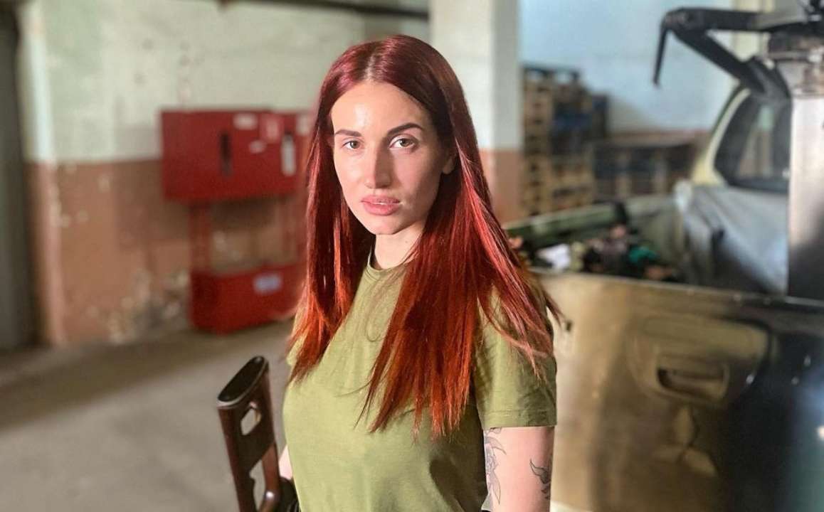 "Не хочу щоб чоловік їхав": снайперка Емеральд розчулила мережу фотографією чоловіка з донькою