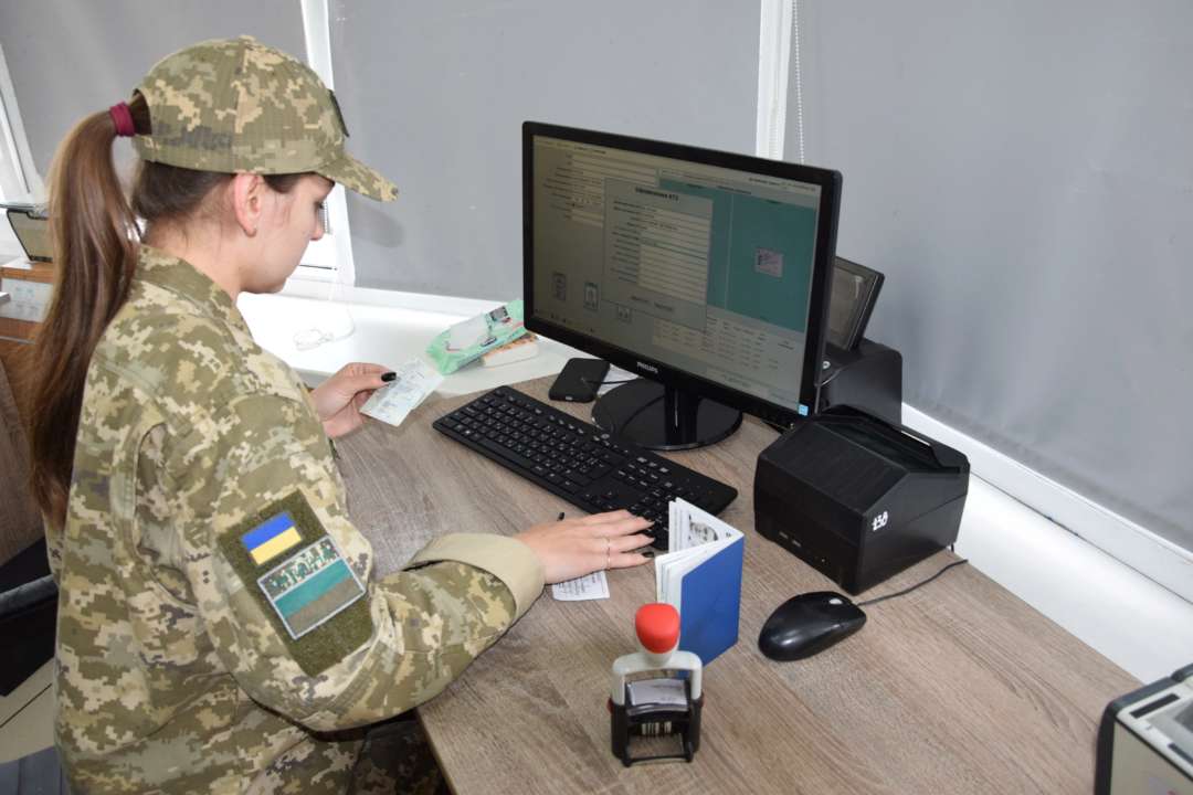 Супроводжував "діток" громадянин, який пред’явив свідоцтва про народження та доручення від батьків на ті ж дані Супроводжував "діток" громадянин, який пред’явив свідоцтва про народження та доручення від батьків на ті ж дані