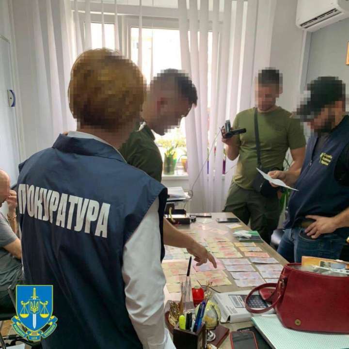 Чиновниця вирушила до в'язниці за допомогу чоловікам у втечі з країни / Фото: t.me/lvivoblprok