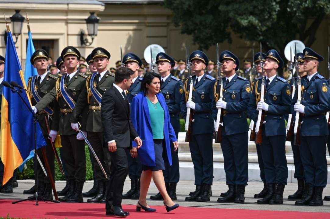 В Киеве во время встречи президента Грузии военный впустил амуницию