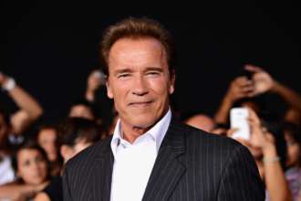 Арнольд Шварценеггер купил пиццу для ветеранов армии США/Фото: Getty Images Арнольд Шварценеггер